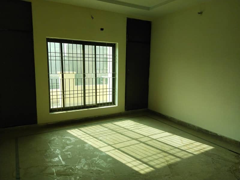 A 10 Marla Upper Portion Located In Officers Colony No 1 Is Available For Rent 0