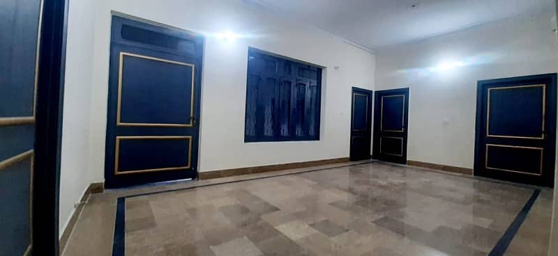 Centrally Located House In Officers Colony 2 Is Available For Rent 4