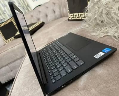 Lenovo core-i3 12th gen | 4gb ram | 128gb SSD 10mb Cache urgent sale