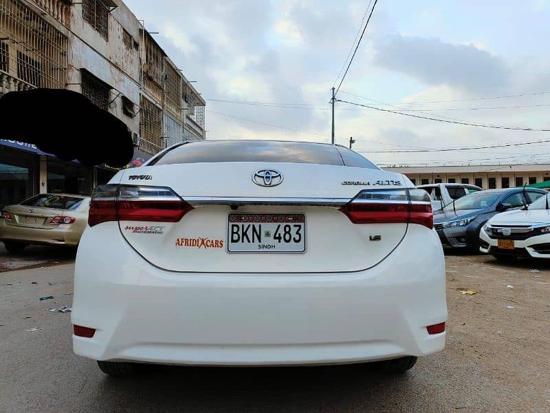 Toyota Corolla Altis 2017 white colour 9