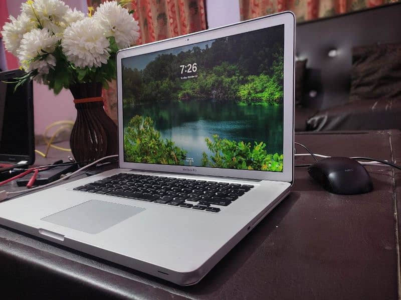 MacBook pro i7 3rd gen 8gb /256 gb ssd 0