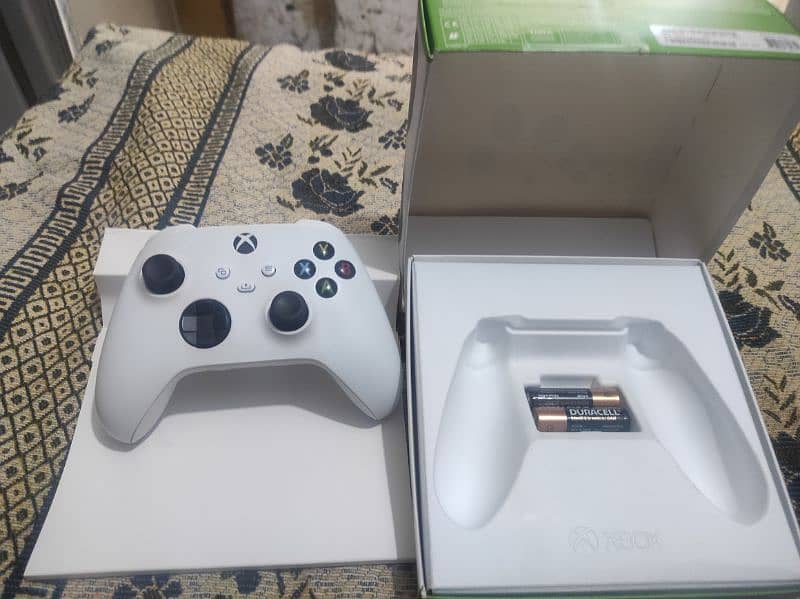 Xbox Series X/S Wireless Controller 2 months slightly used 1