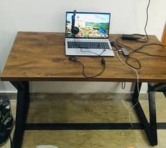 Stylish and Durable Workstation/Table for Sale - Great Price 0