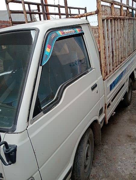 Toyota HiAce loader 7