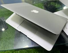 MacBook Air (11-inch, Mid 2013) 0