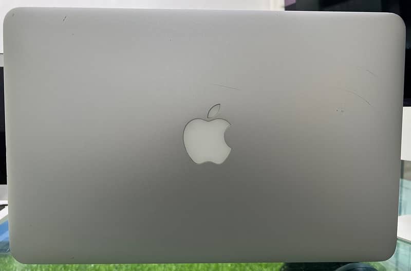 MacBook Air (11-inch, Mid 2013) 1