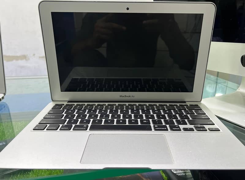 MacBook Air (11-inch, Mid 2013) 3