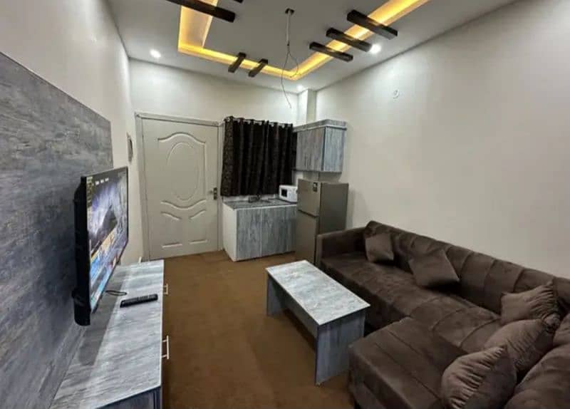 Furnished flat for rent, safe n secure for short stay, daily basis 3