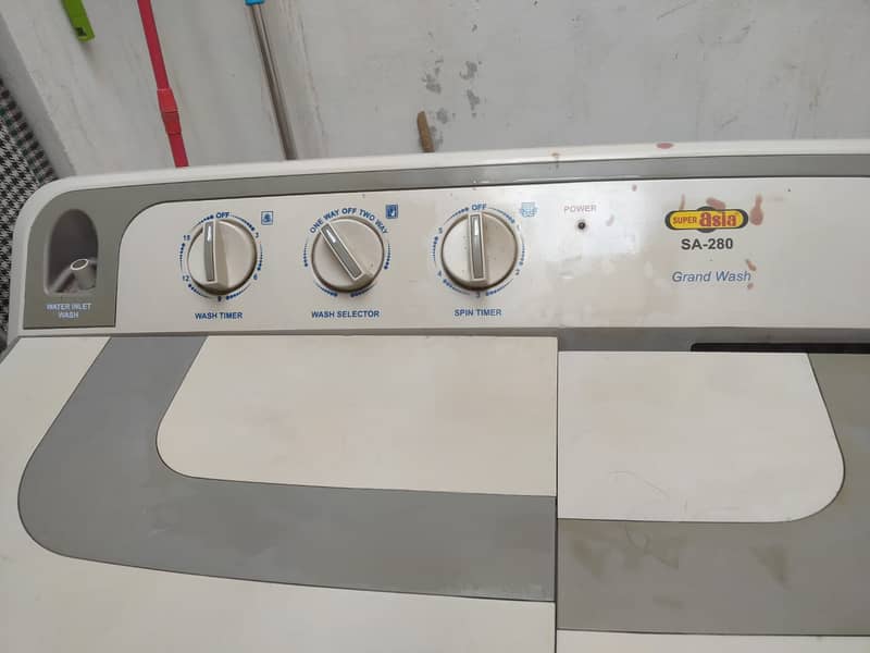 Good condition full size super asia washing machine semi automatic 4