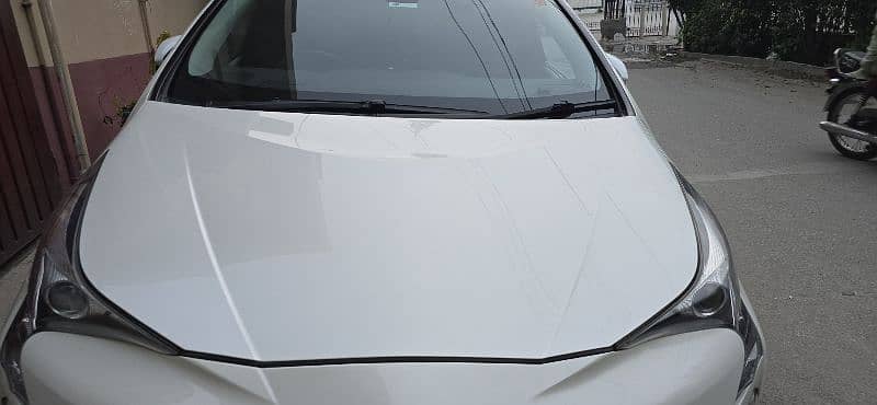 Toyota Prius 2018 white color 2021  import 10