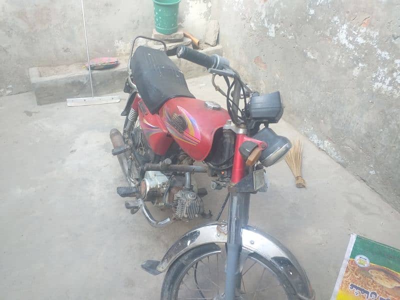 Racer Bike 2009 model thora boht kam hony wala ha 2