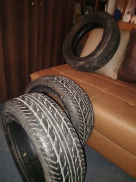 3 donlop tyre's selling it 0