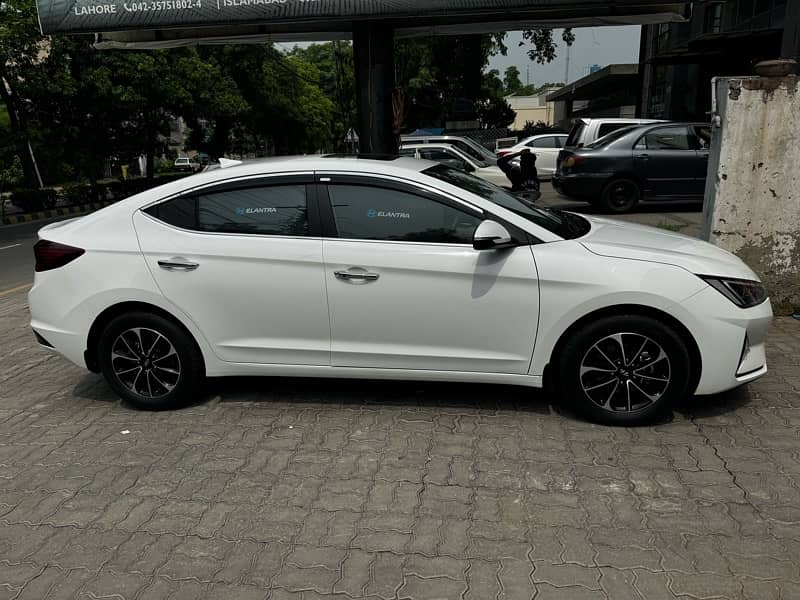 Hyundai Elantra 2022 0