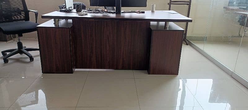 Office Executive Table 10/09 1