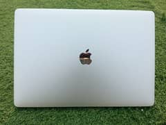 MacBook pro 2018 (15 inch) 16GB ram 256GB SSD