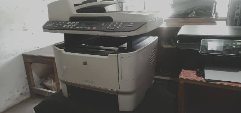 HP LaserJet 2727 photo copy 0