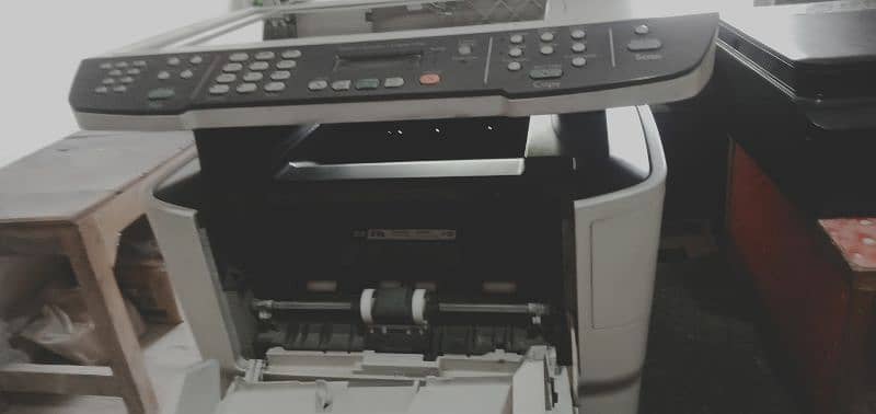 HP LaserJet 2727 photo copy 2