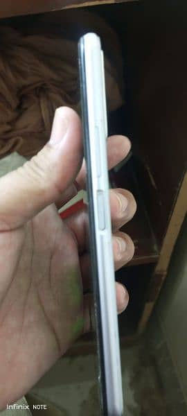 vivo y20
4/64
with box and charger

all okay 10/9condition 1