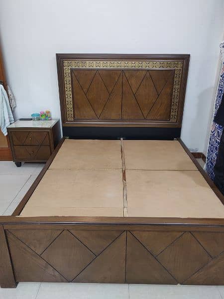 Queen Size Double Bed Wooden 0