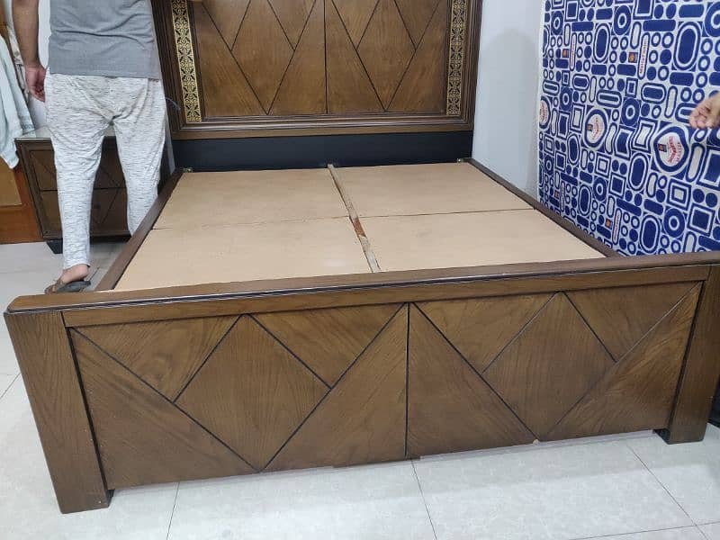 Queen Size Double Bed Wooden 5