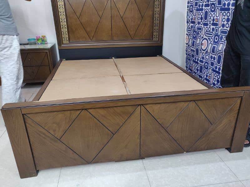 Queen Size Double Bed Wooden 6