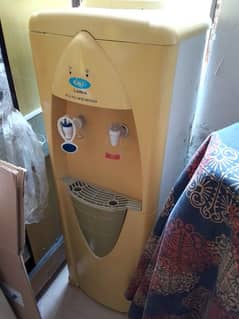 Luna water dispenser