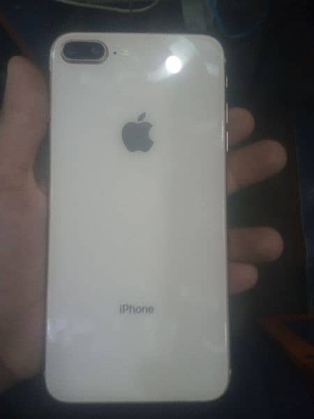iPhone 8 plus bikul OK hai lekin back camera thoda blur hai 5