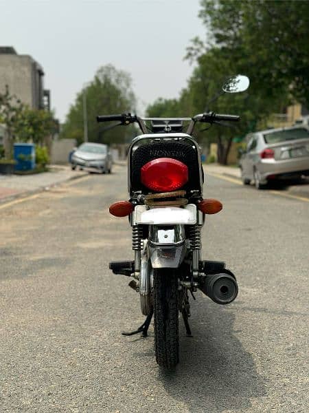 CG 125 | ONLY DRIVEN 22500 KMs | GOOD CONDITION | LAHORE NUMBER 2