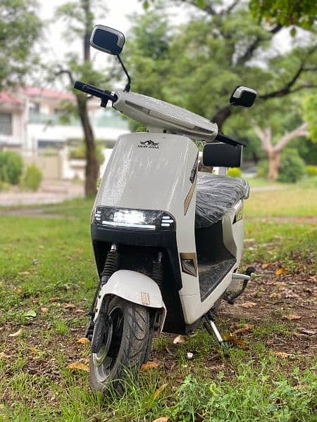 Electric Scooty look like New 0