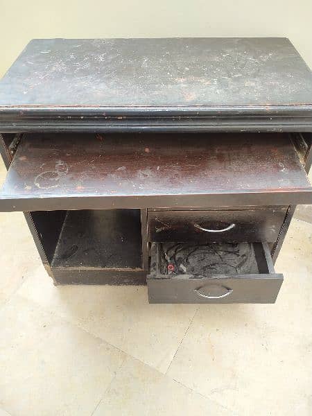 Computer table in Used Condition 2