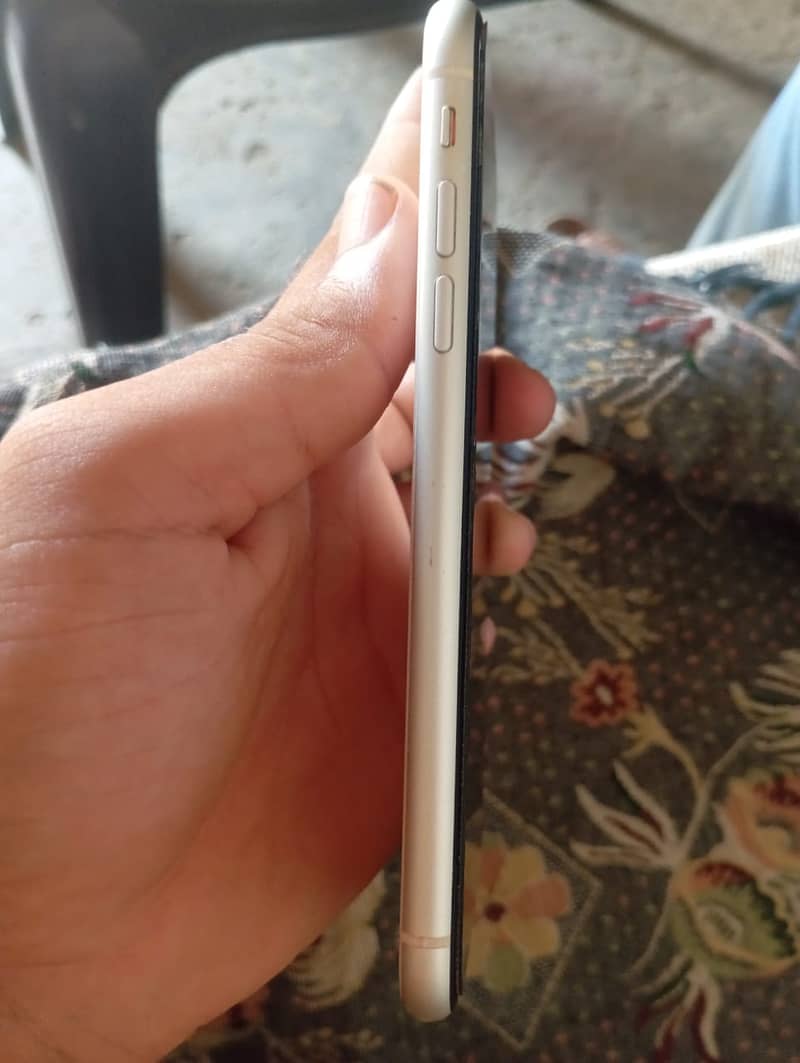 Iphone 11(64GB, Jv Non PTA) 6