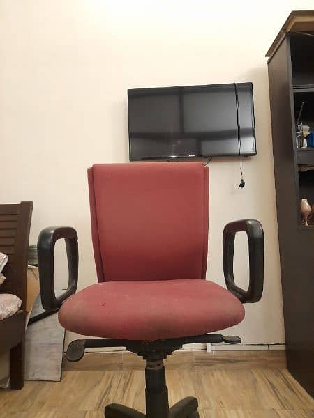 Office/Computer chair with cushion 0