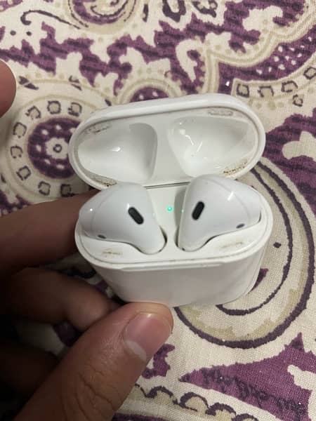 Apple airpods 2 7