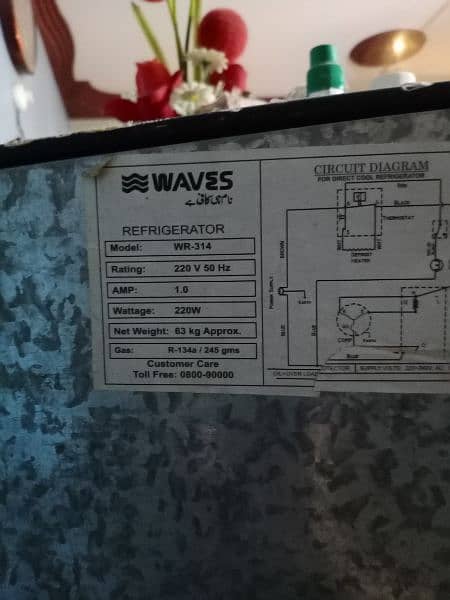 Waves Refrigerator Mediume Size 2 Year used 5