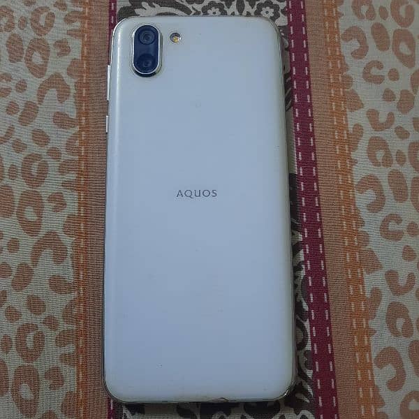 Sharp Aquos r2 10/10 condition 4