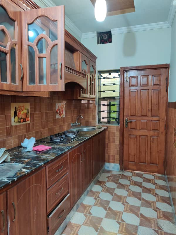25*40 UPPER PORTION AVAILABLE FORF RENT IN G 13 2