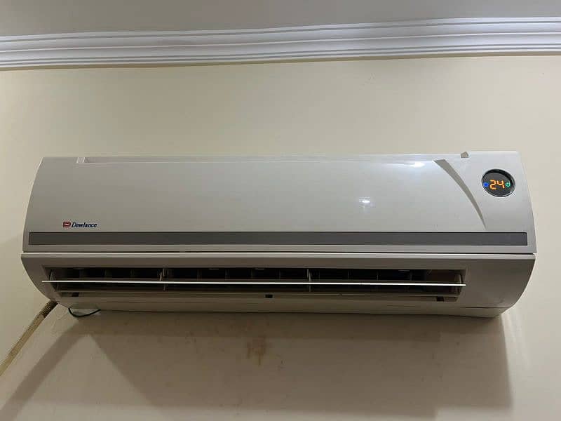 Dawlance AC 10 By 10 condition 1.5 Ton 3