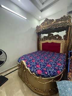 KING SIZE CHIONITIE BED WITH SIDE 2 TABLES AND DRESSING TABLE MATRESS