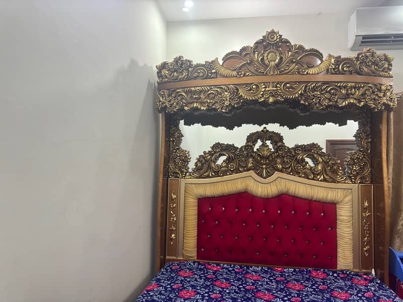 KING SIZE CHIONITIE BED WITH SIDE 2 TABLES AND DRESSING TABLE MATRESS 3