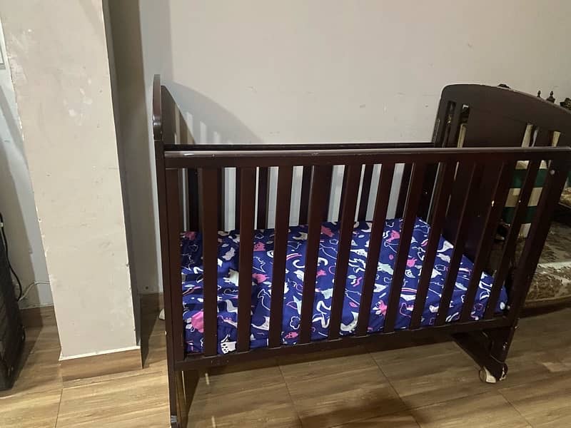 baby cot 9/10 condition 3