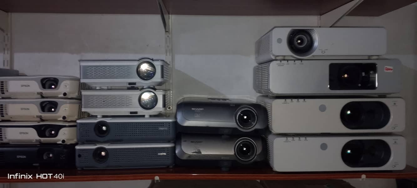 Hitachi projector 03140606399 1