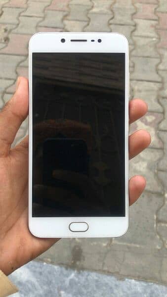 vivo y67 6gb 128memory urgent sale please only call 1