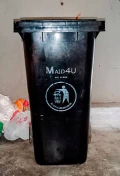 urgent sell outdoor garbage bin with wheels