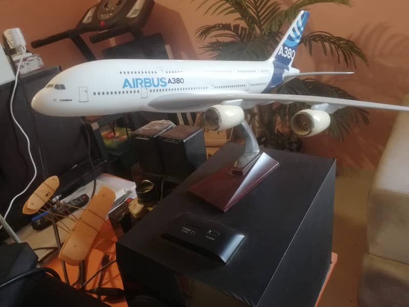 A-380 SCALE MODEL 1