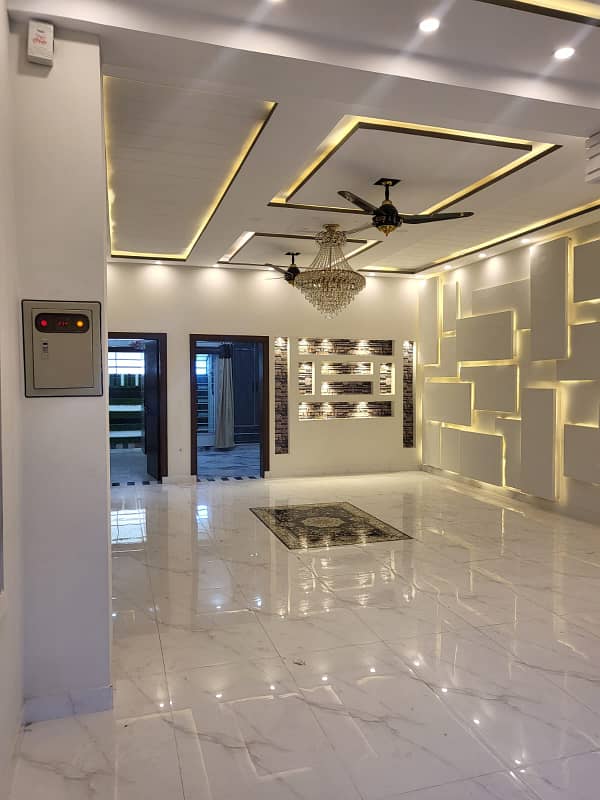 10 Marla Non-Furnished House Available For Rent 8