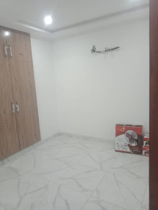one bed non furnished flate available for rent in bahria town lhr 0