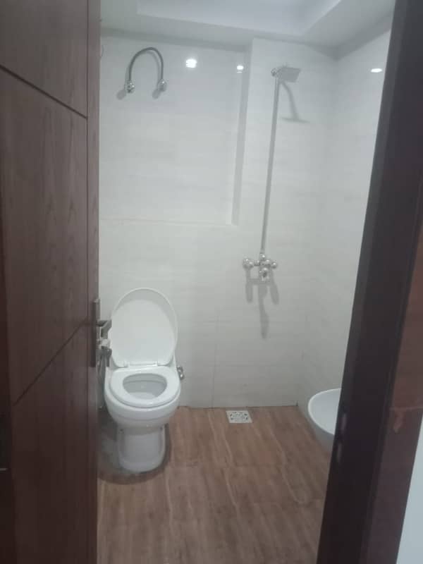 one bed non furnished flate available for rent in bahria town lhr 6