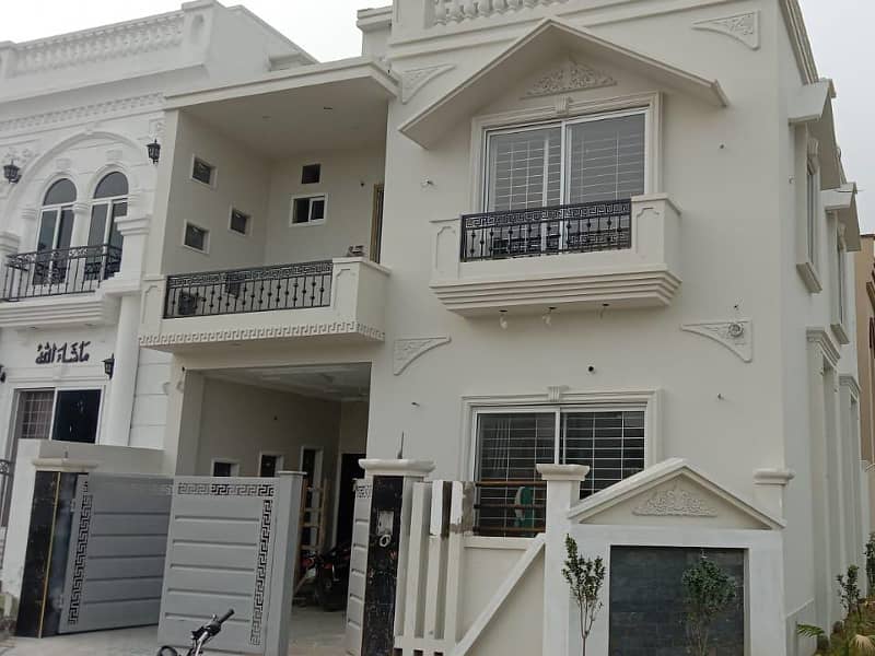 5.5 Marla Corner Brand New House For Sale 0