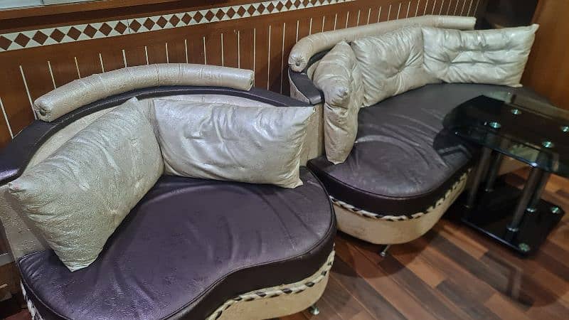 2 +1  sofa and two chairs 2