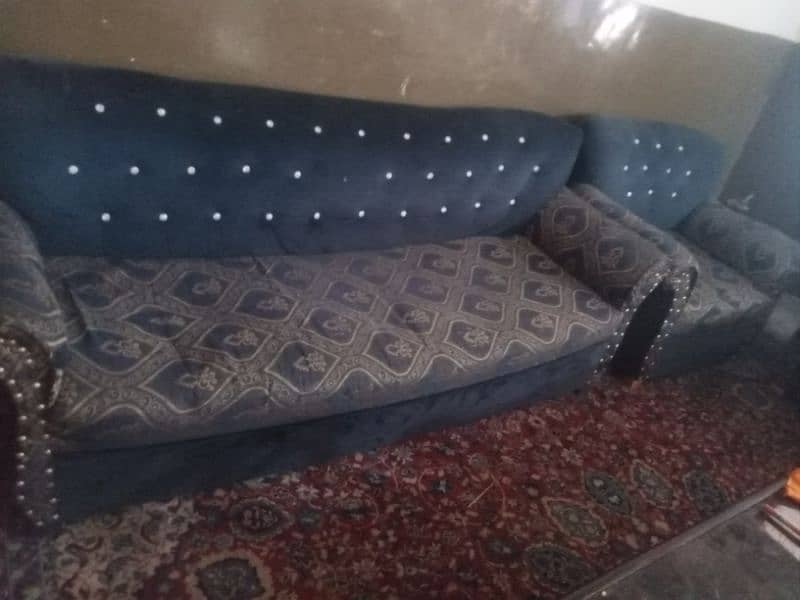2 sofa.   1st sofa 3 seater , second sofa 1 seater 0